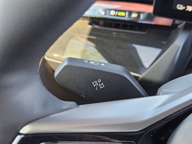 Used 2025 BMW i5 eDrive40i w/ Premium Package image 15