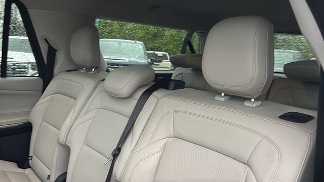 Used 2025 Lincoln Navigator L Reserve AWD/4WD image 27
