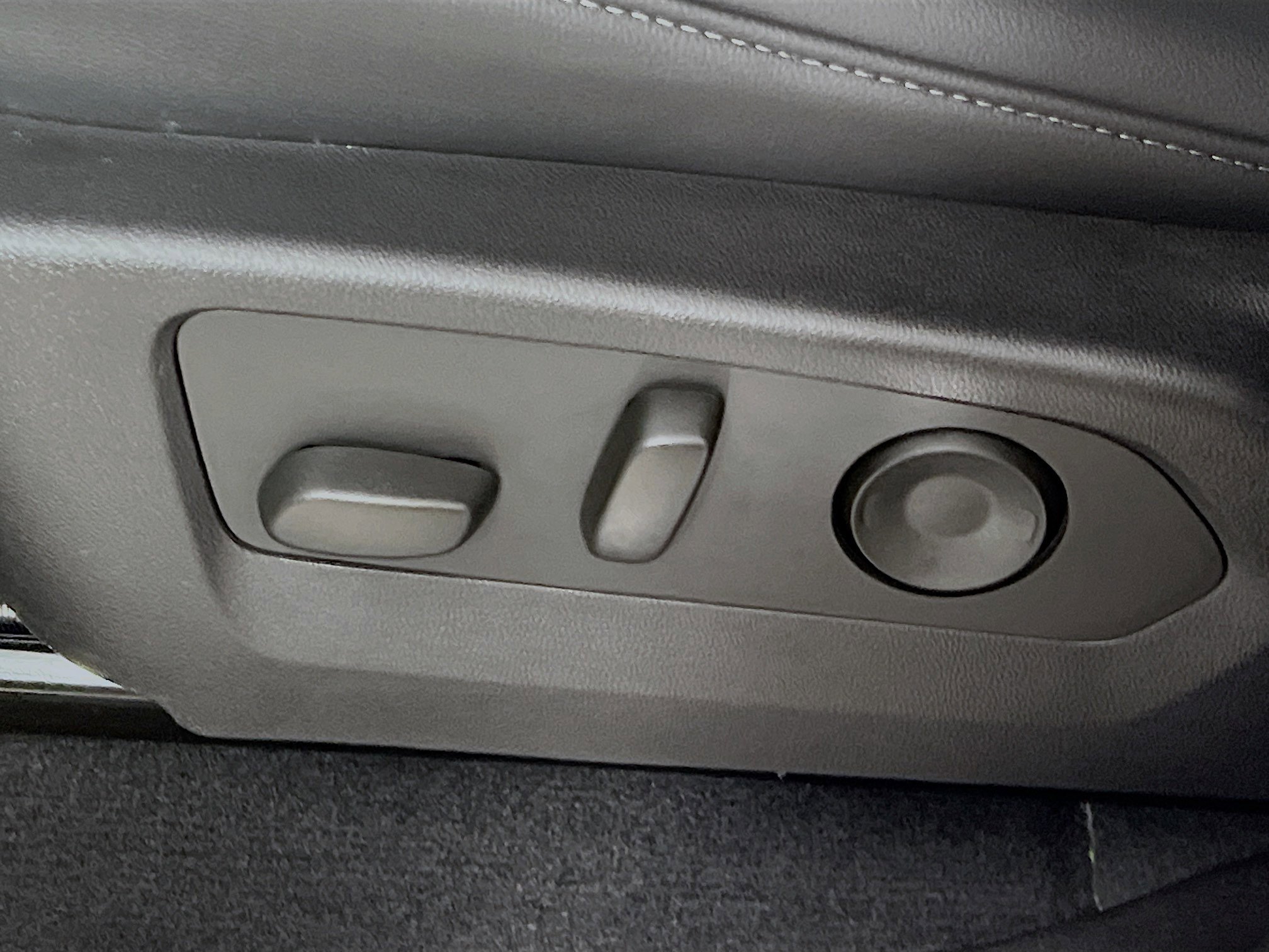 Used 2024 GMC Canyon Elevation w/ Elevation Premium Package image 15