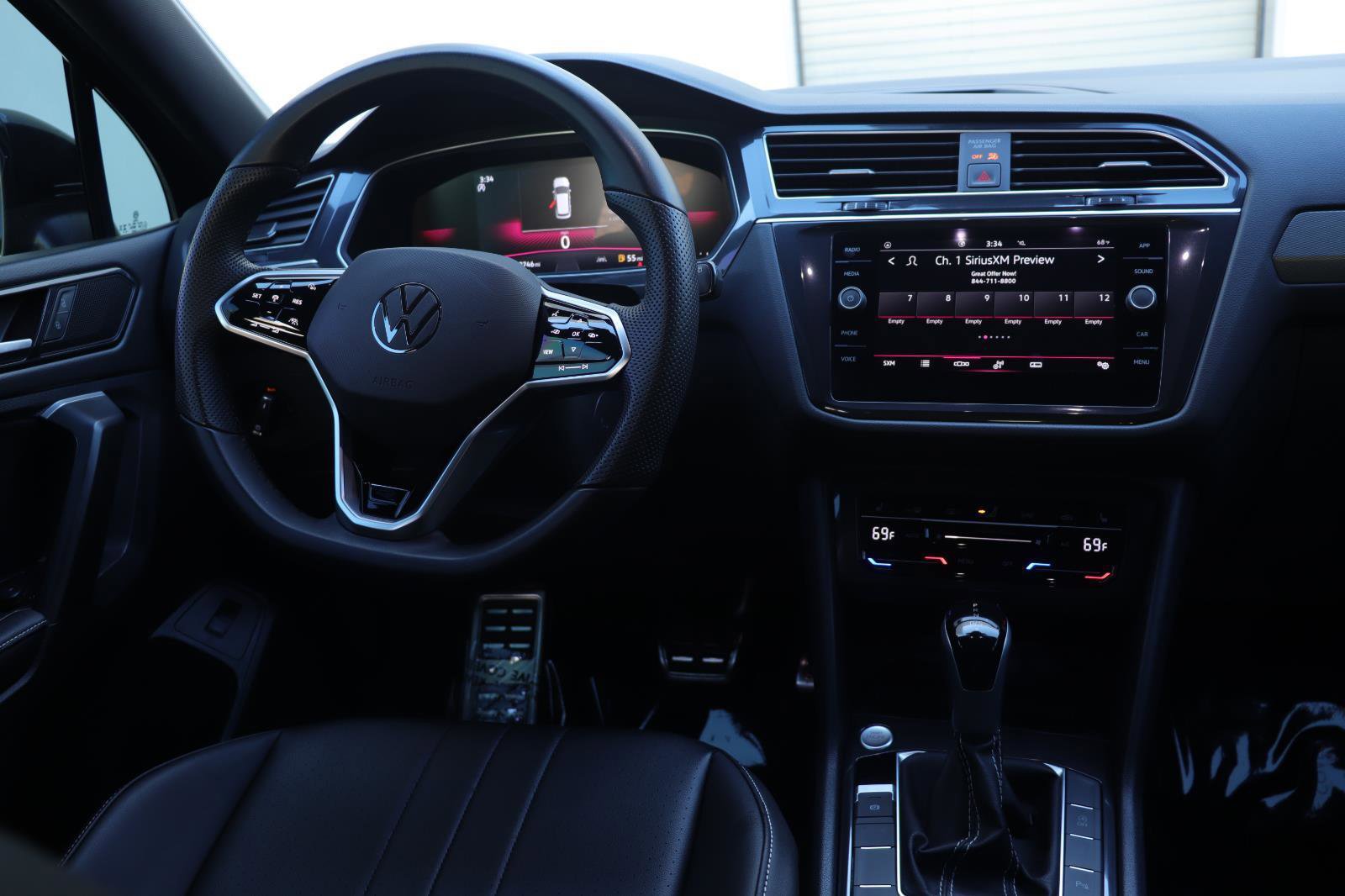 Used 2024 Volkswagen Tiguan SE R-Line image 28