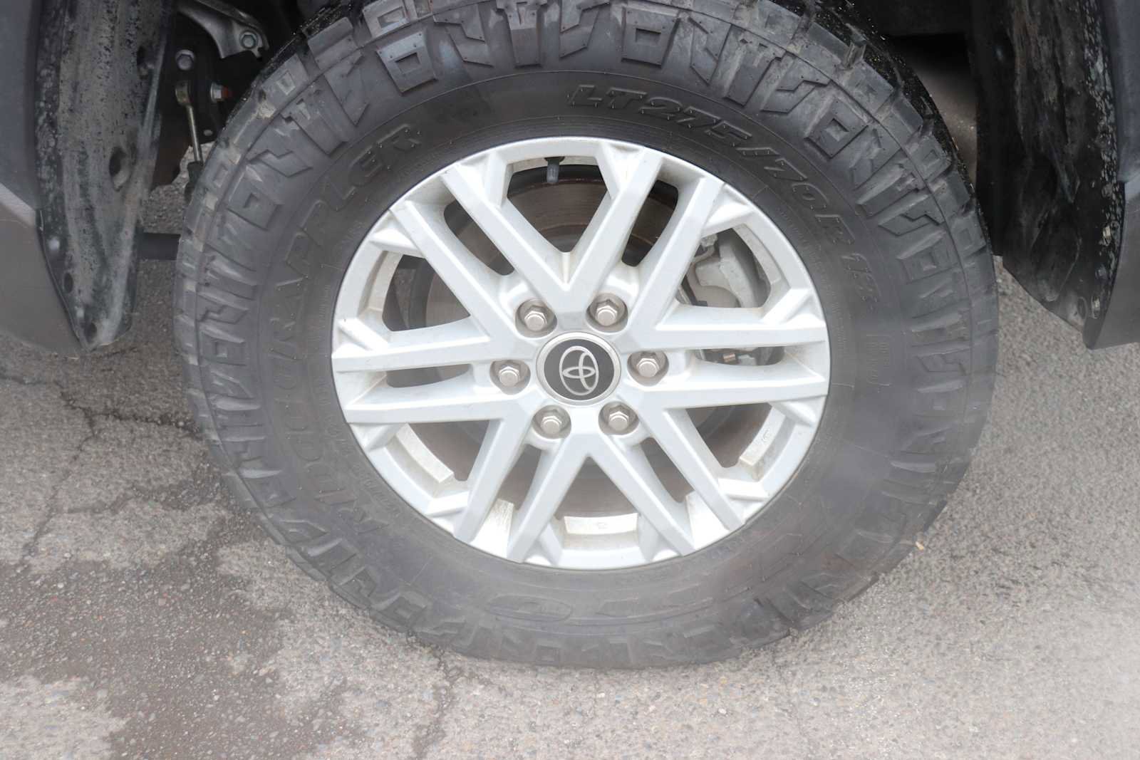 Used 2022 Toyota Tundra SR5 w/ SR5 Convenience Package image 9