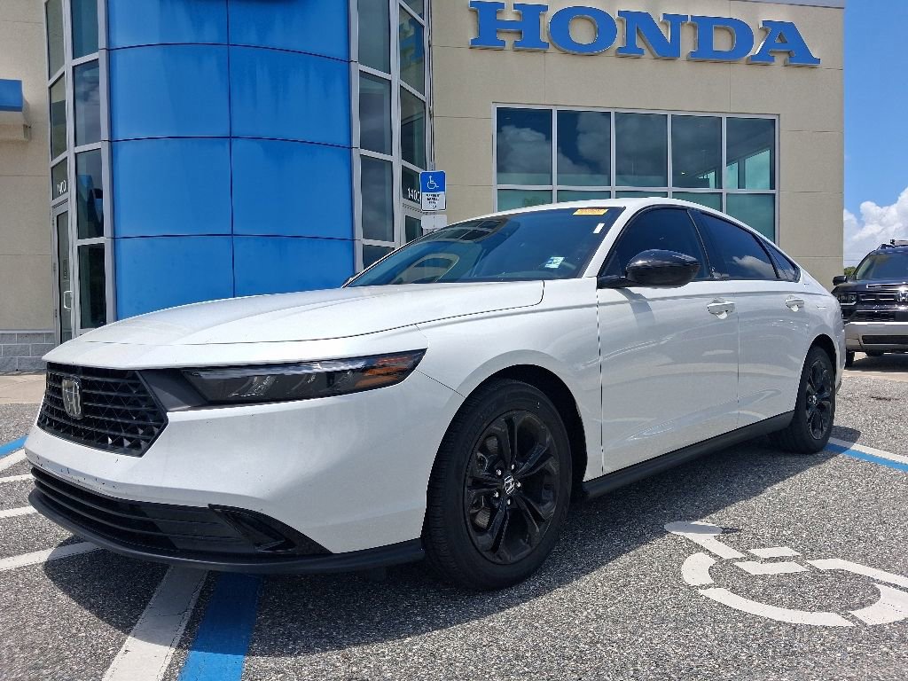 Certified 2025 Honda Accord SE image 1