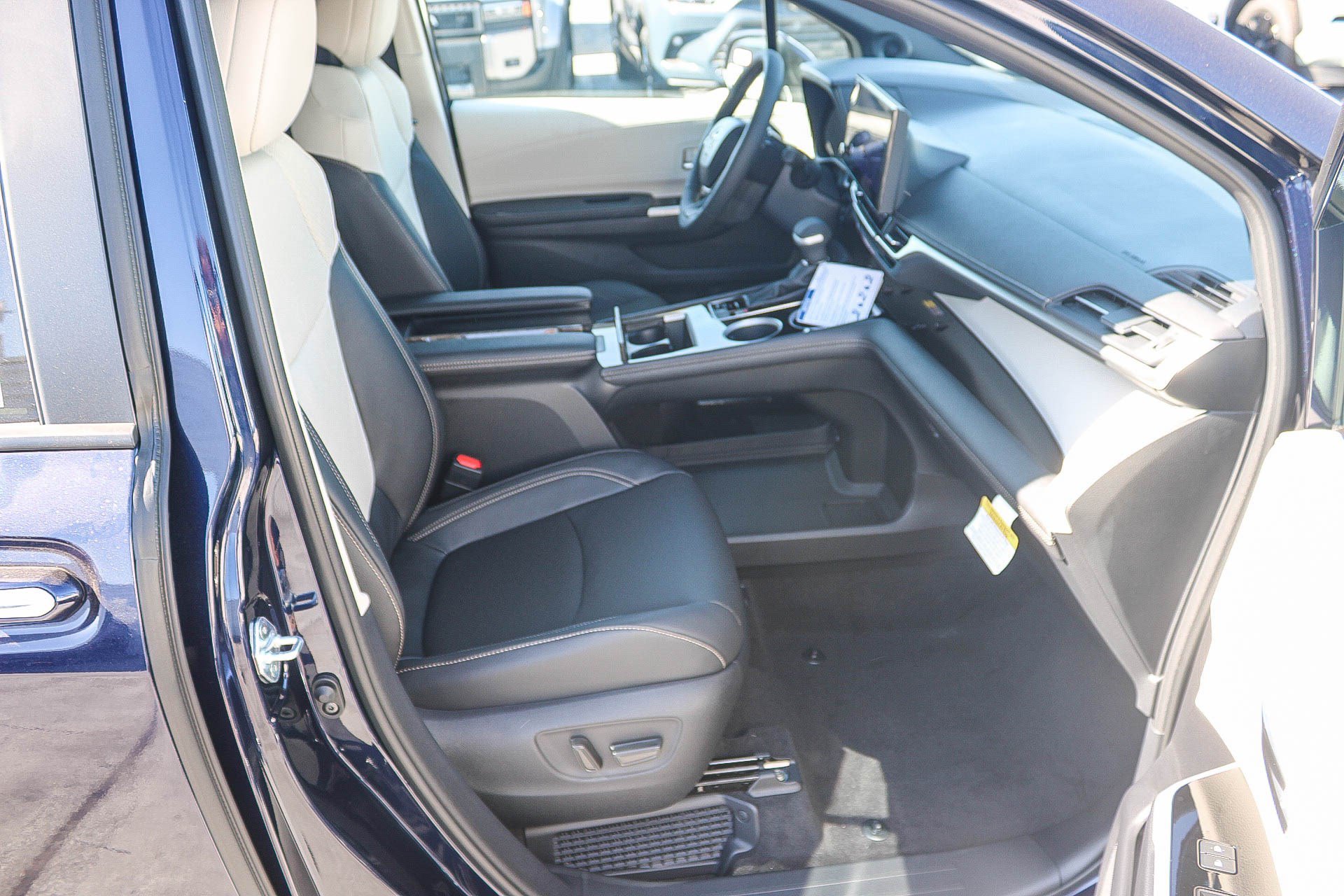 New 2026 Toyota Sienna Platinum AWD/4WD image 19