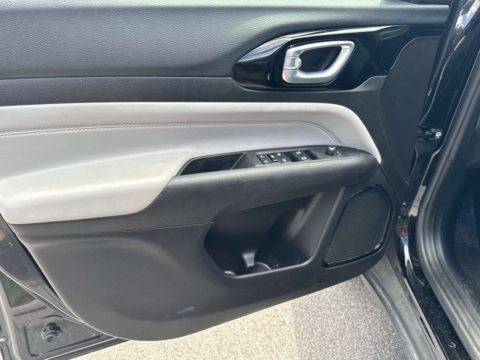 Certified 2025 Jeep Compass Limited AWD/4WD image 11