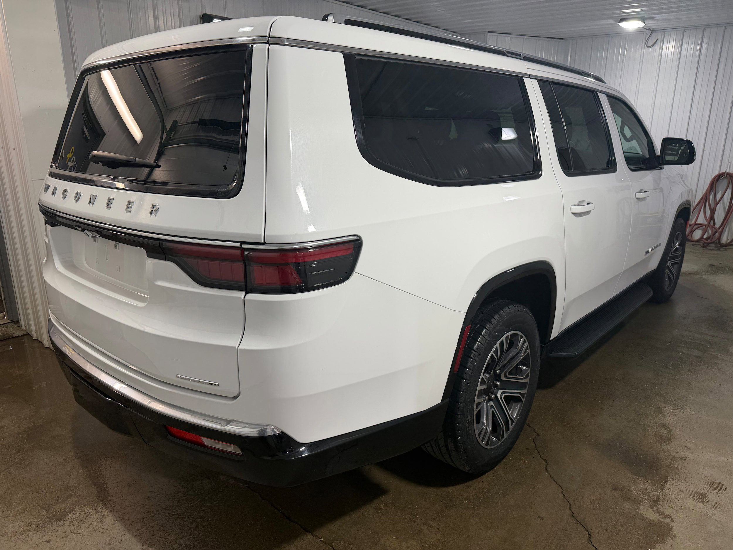 Used 2024 Jeep Wagoneer L Series II w/ Flexible Seating Group AWD/4WD image 6