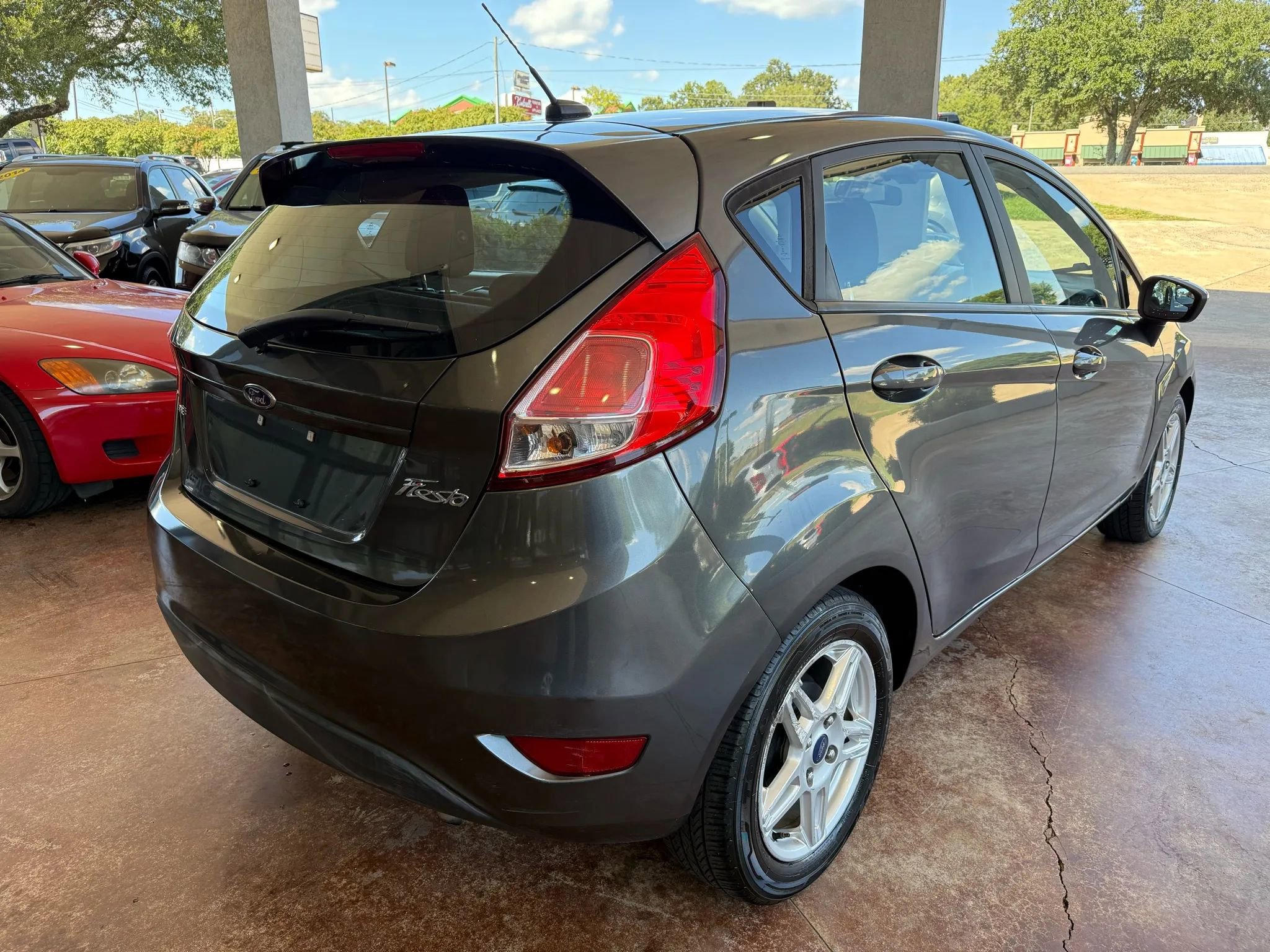 Used 2017 Ford Fiesta SE image 6