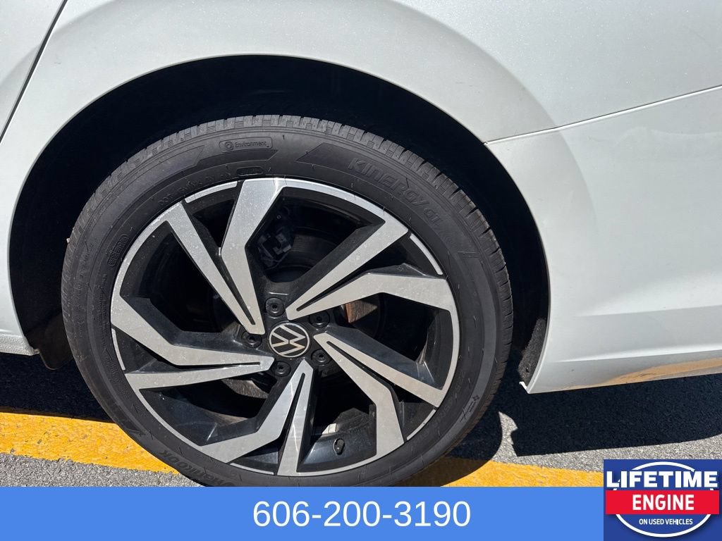 Used 2025 Volkswagen Jetta SEL FWD image 11