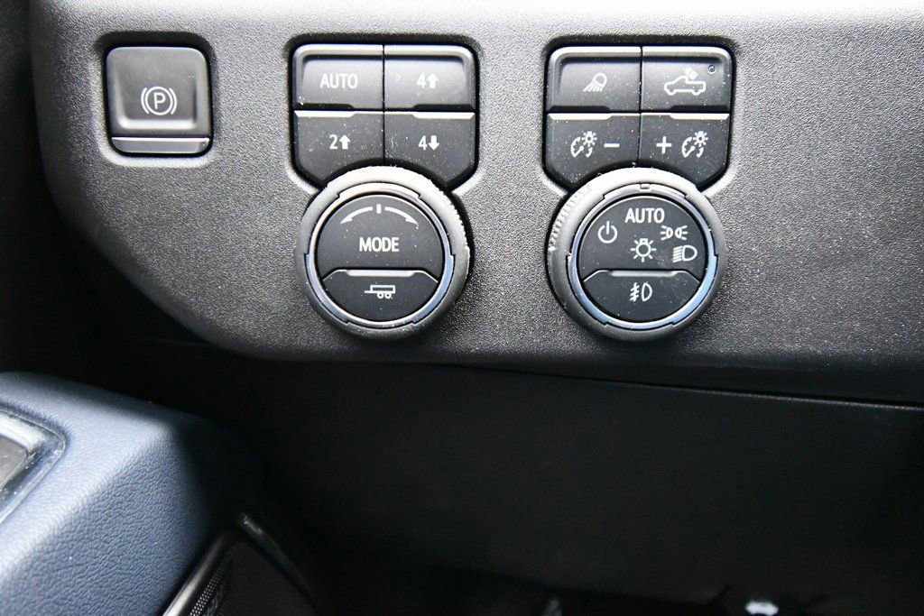 Used 2023 Chevrolet Silverado 1500 High Country w/ High Country Premium Package AWD/4WD image 21