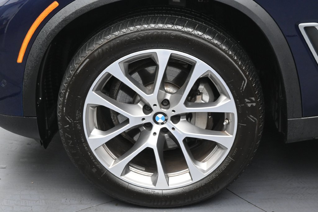 Used 2022 BMW X5 xDrive40i AWD/4WD image 35