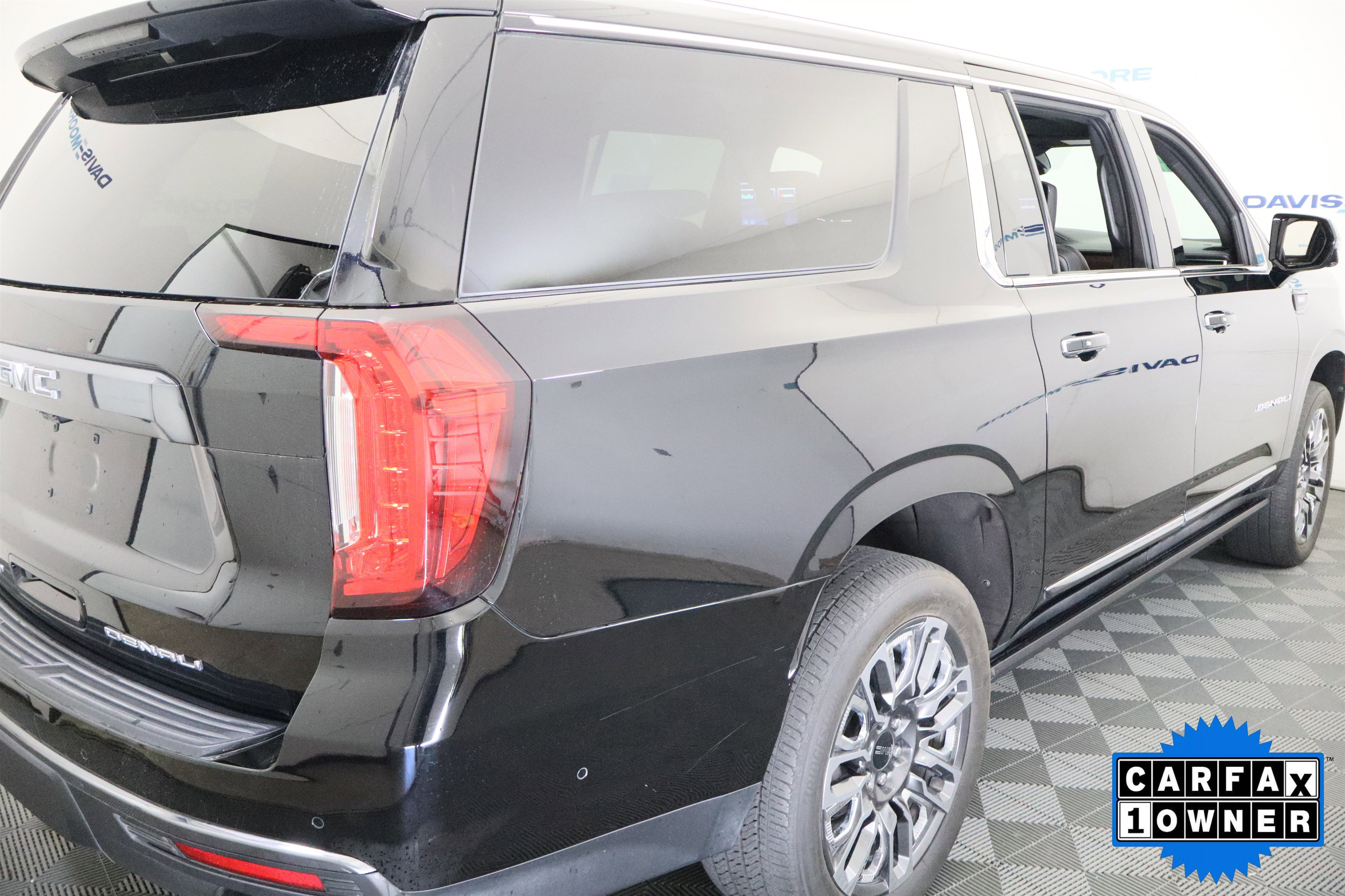 Used 2023 GMC Yukon XL Denali Ultimate AWD/4WD image 6