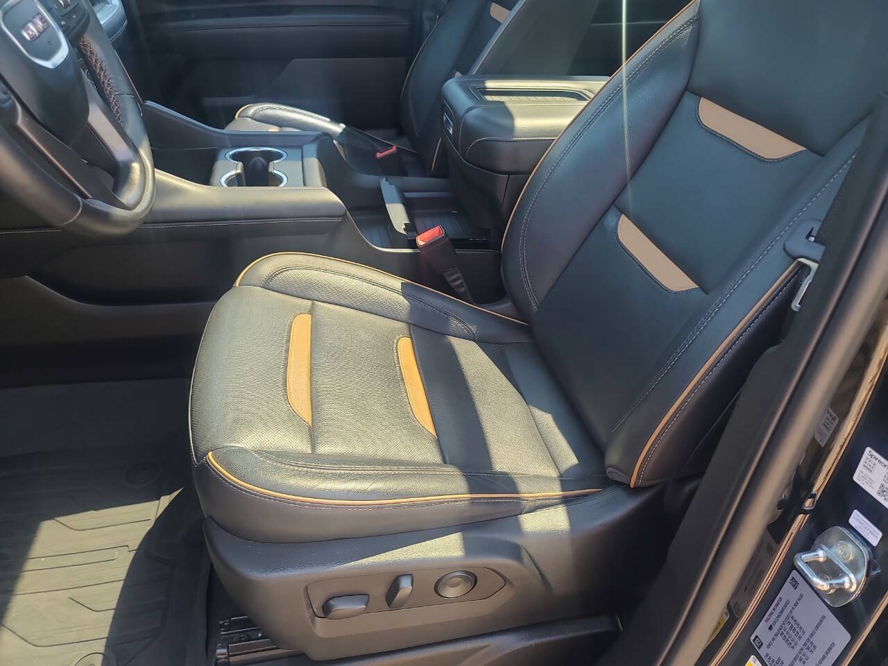 Used 2022 GMC Yukon XL AT4 AWD/4WD image 30
