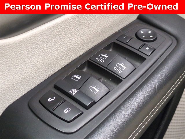 Used 2024 Chrysler Pacifica Touring-L image 23