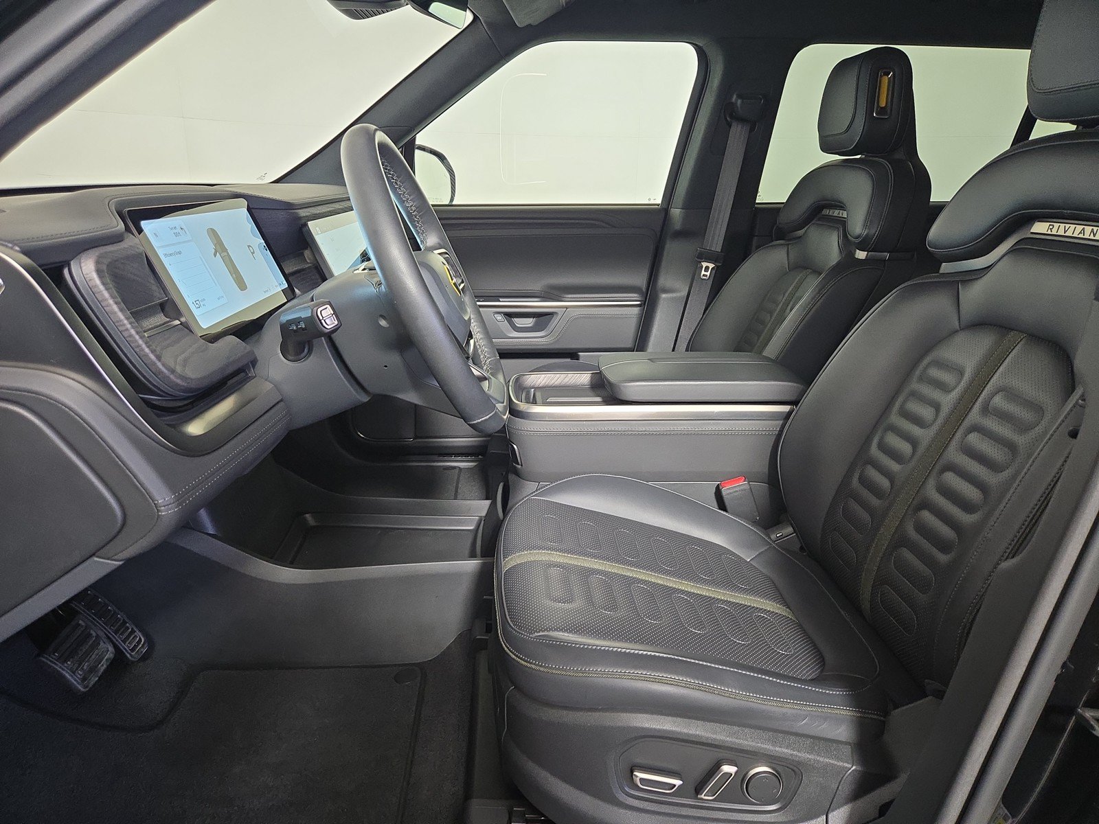 Used 2025 Rivian R1S Adventure AWD/4WD image 20