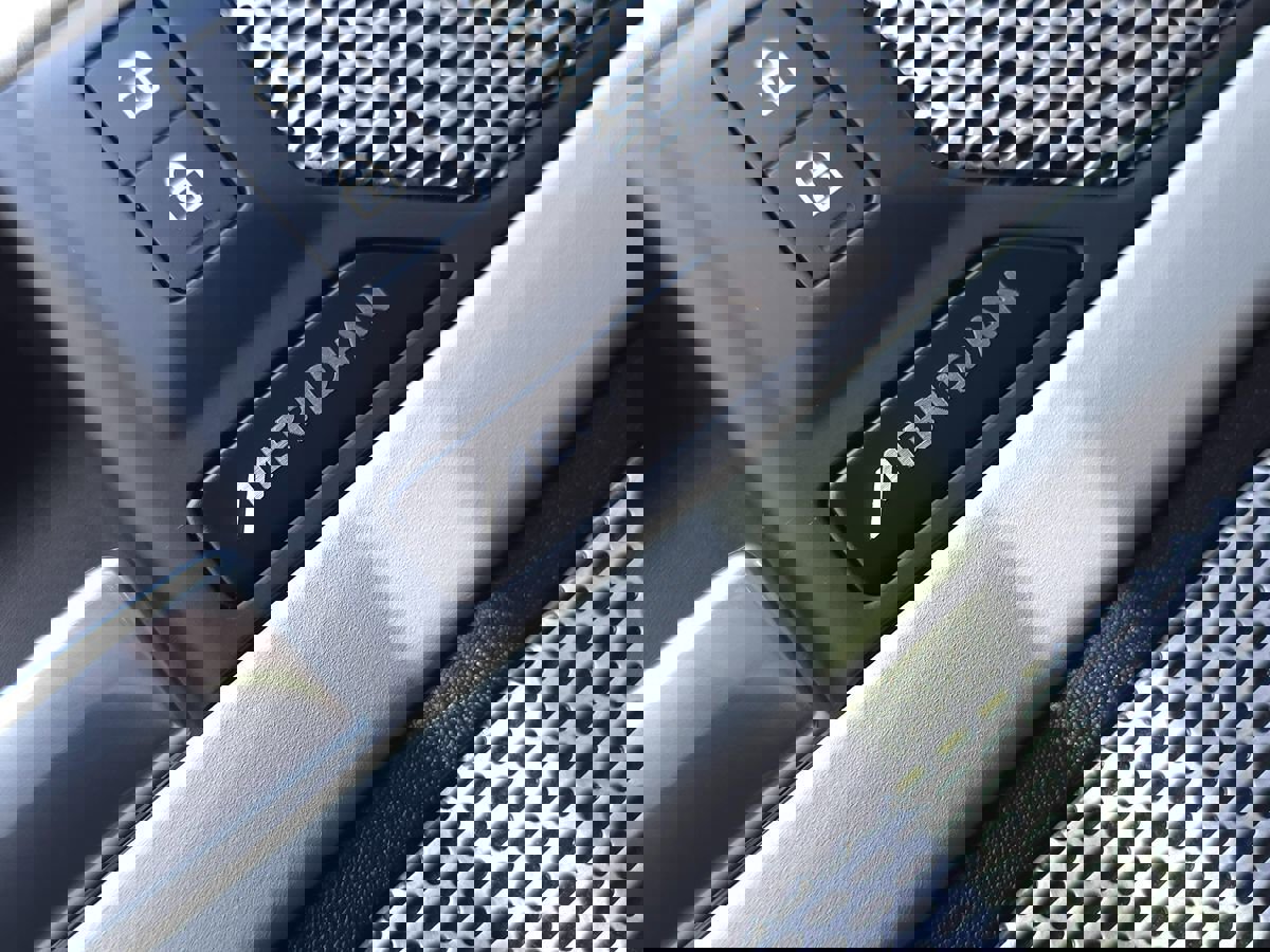 Used 2023 Land Rover Defender 130 S image 32