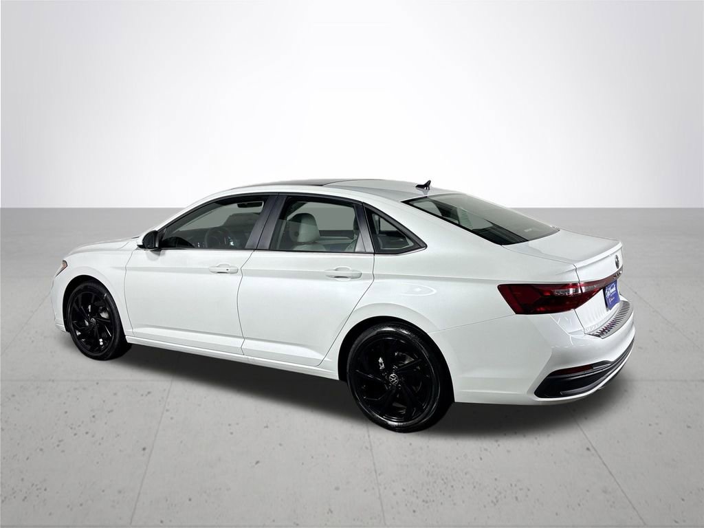 New 2025 Volkswagen Jetta SE image 8