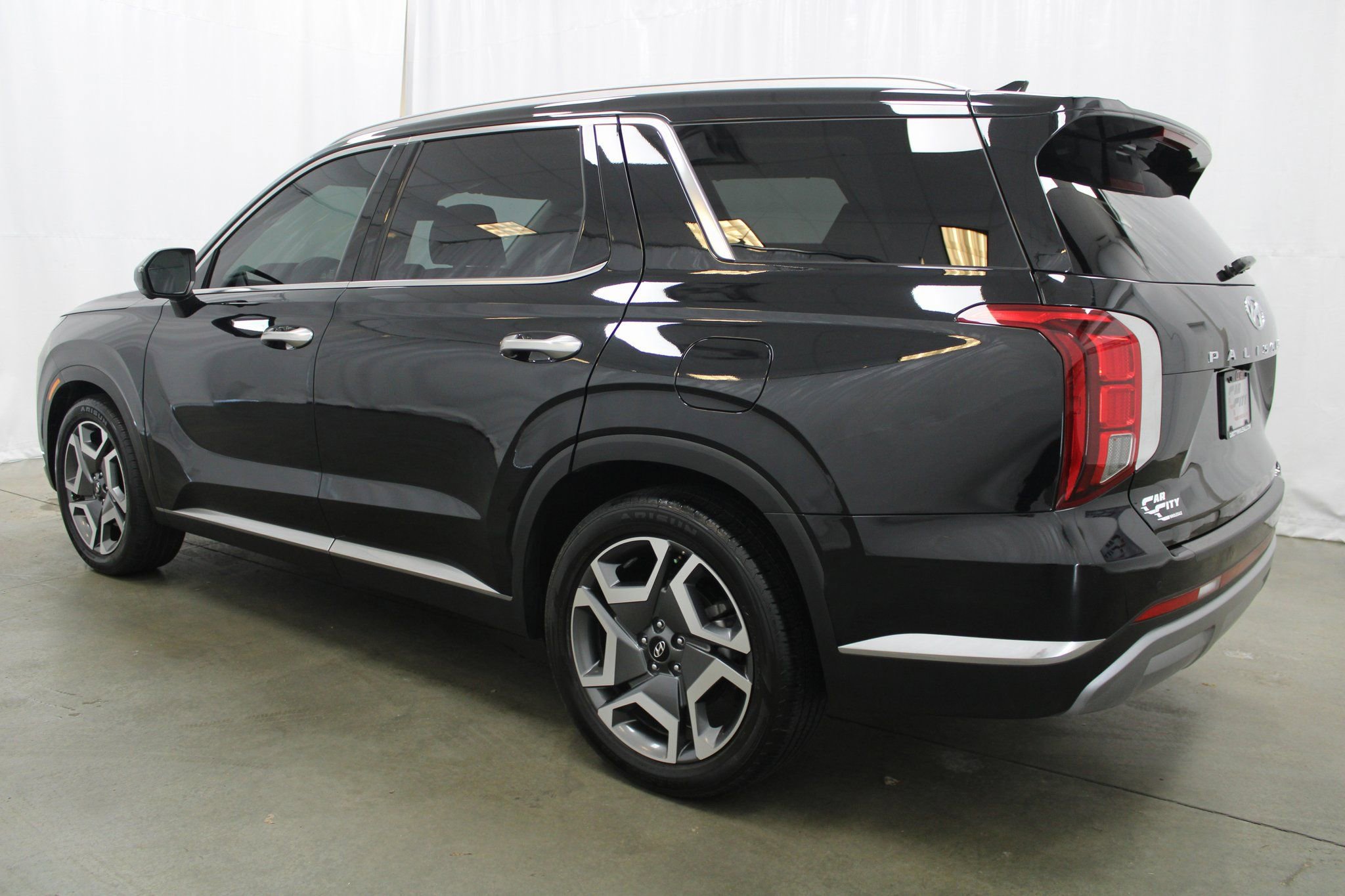 Used 2023 Hyundai Palisade Limited w/ Cargo Package image 9
