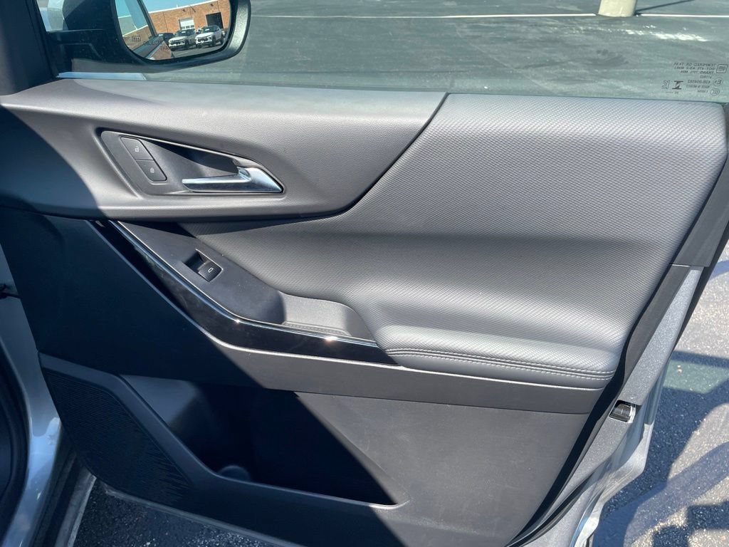 Used 2026 Chevrolet Equinox LT AWD/4WD image 9