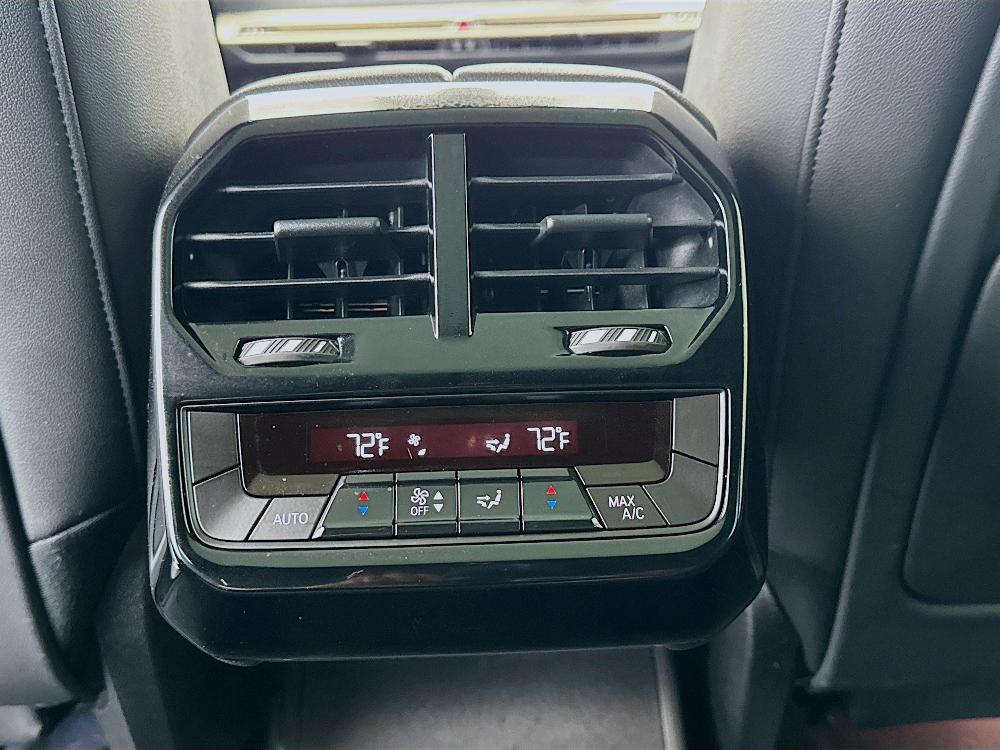 Used 2023 BMW iX xDrive50 w/ Sport Package image 17