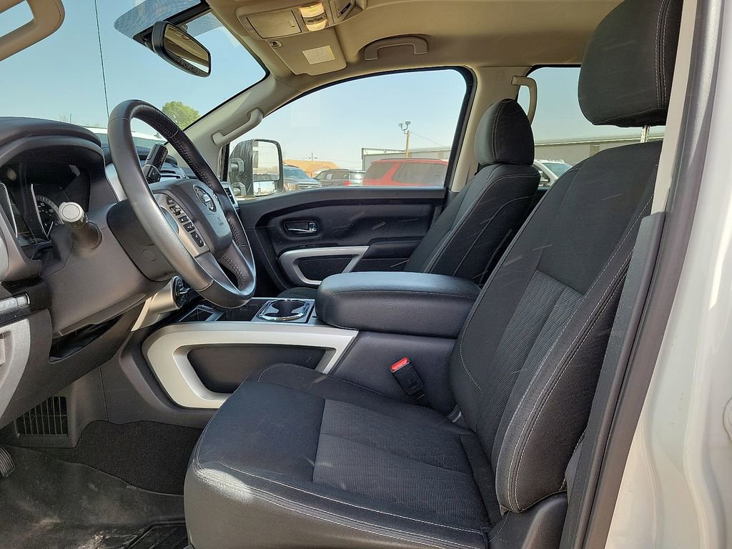 Used 2019 Nissan Titan SV w/ SV Convenience Package image 19