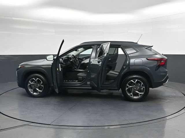 Used 2025 Chevrolet Trax LT FWD image 33