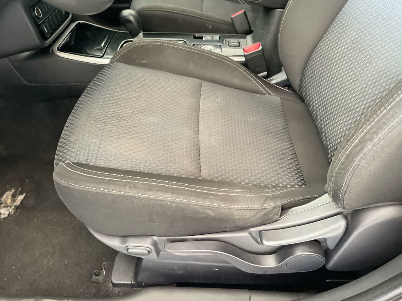 Used 2020 Mitsubishi Outlander ES AWD/4WD image 12
