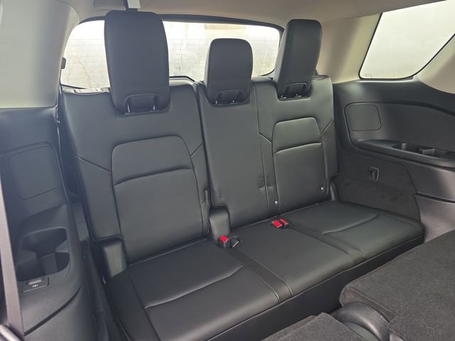 New 2025 Nissan Pathfinder SL image 12