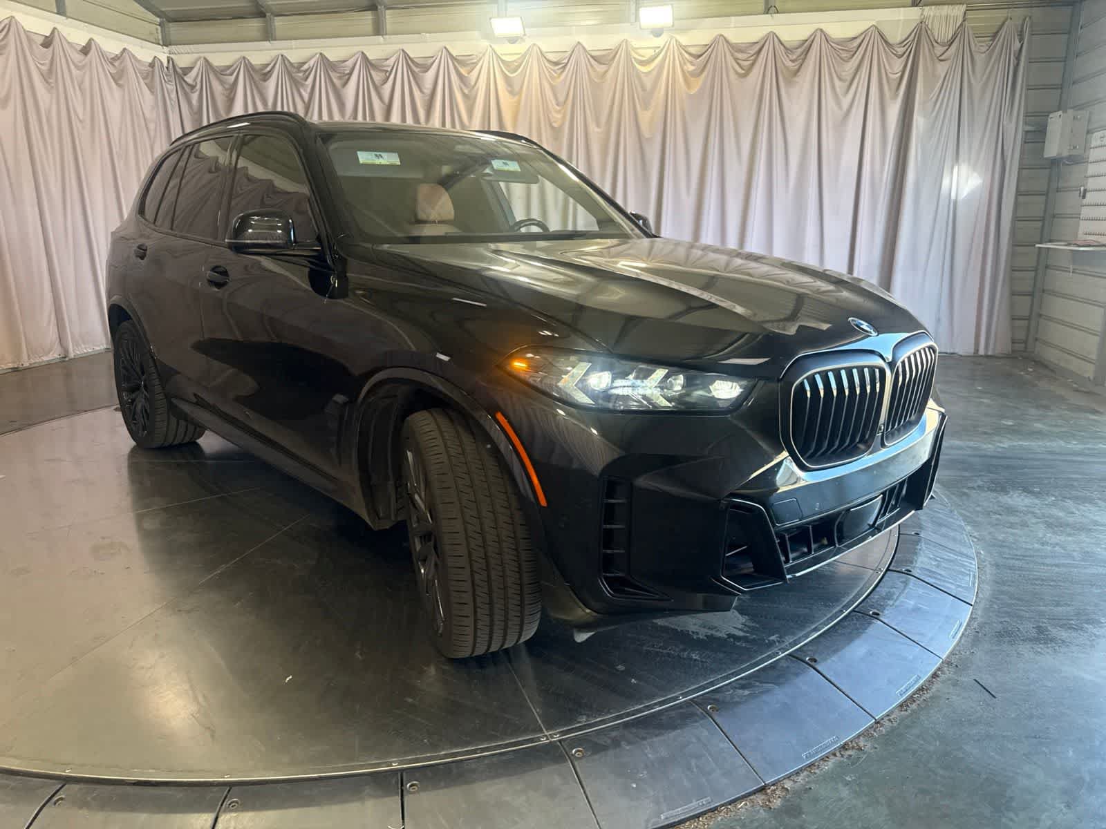 Used 2024 BMW X5 sDrive40i w/ M Sport Package RWD image 3
