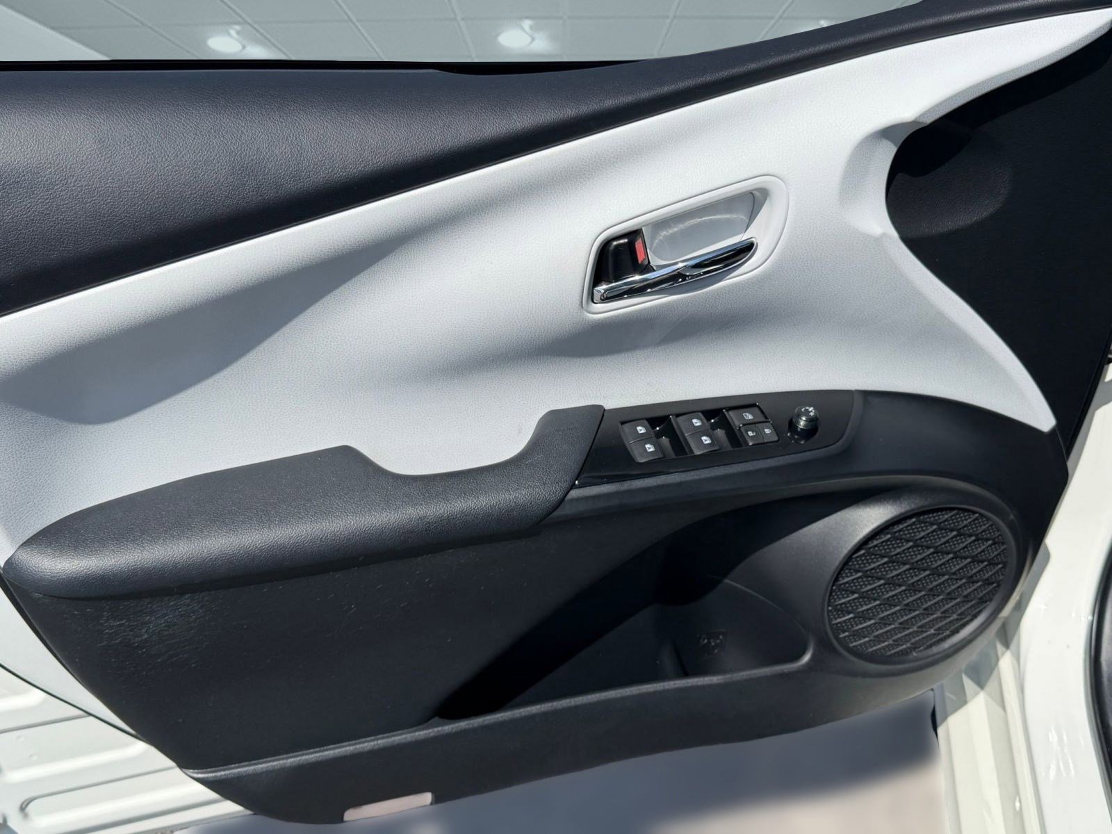 Used 2017 Toyota Prius Three image 13