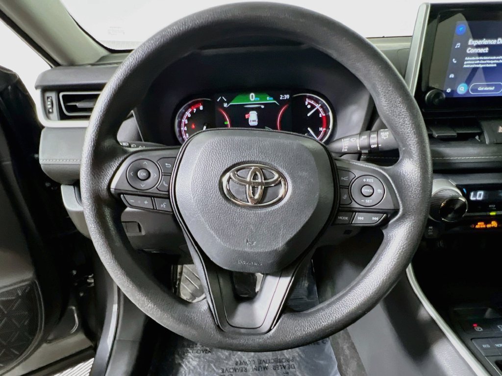 Used 2025 Toyota RAV4 XLE FWD image 15
