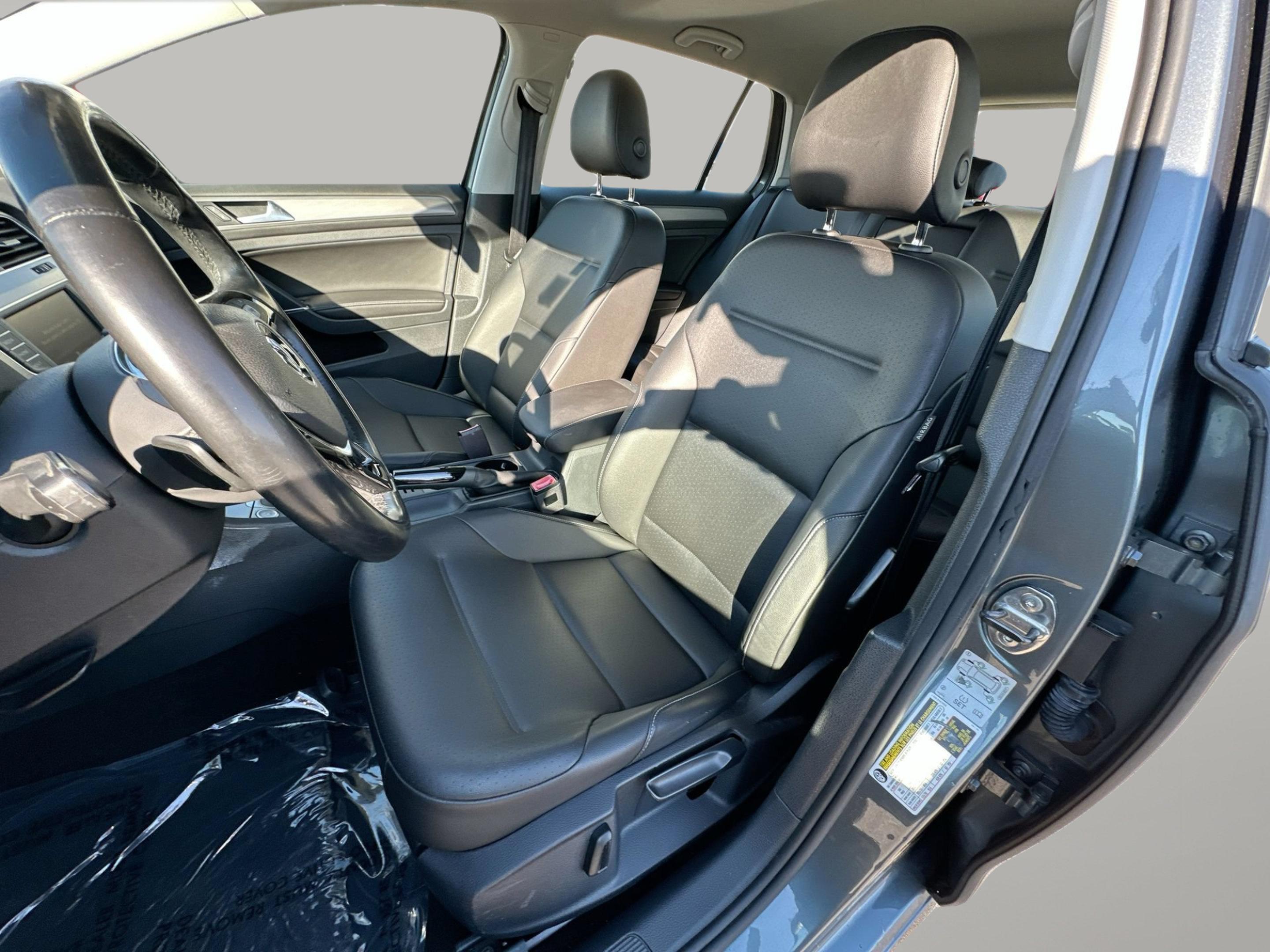 Used 2017 Volkswagen Golf 4-Door FWD image 13