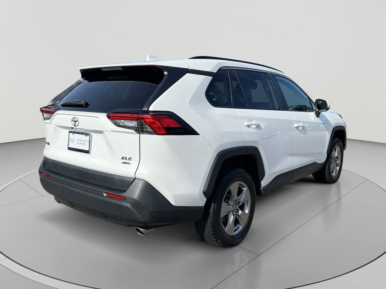 Used 2022 Toyota RAV4 XLE w/ Convenience Package AWD/4WD image 5