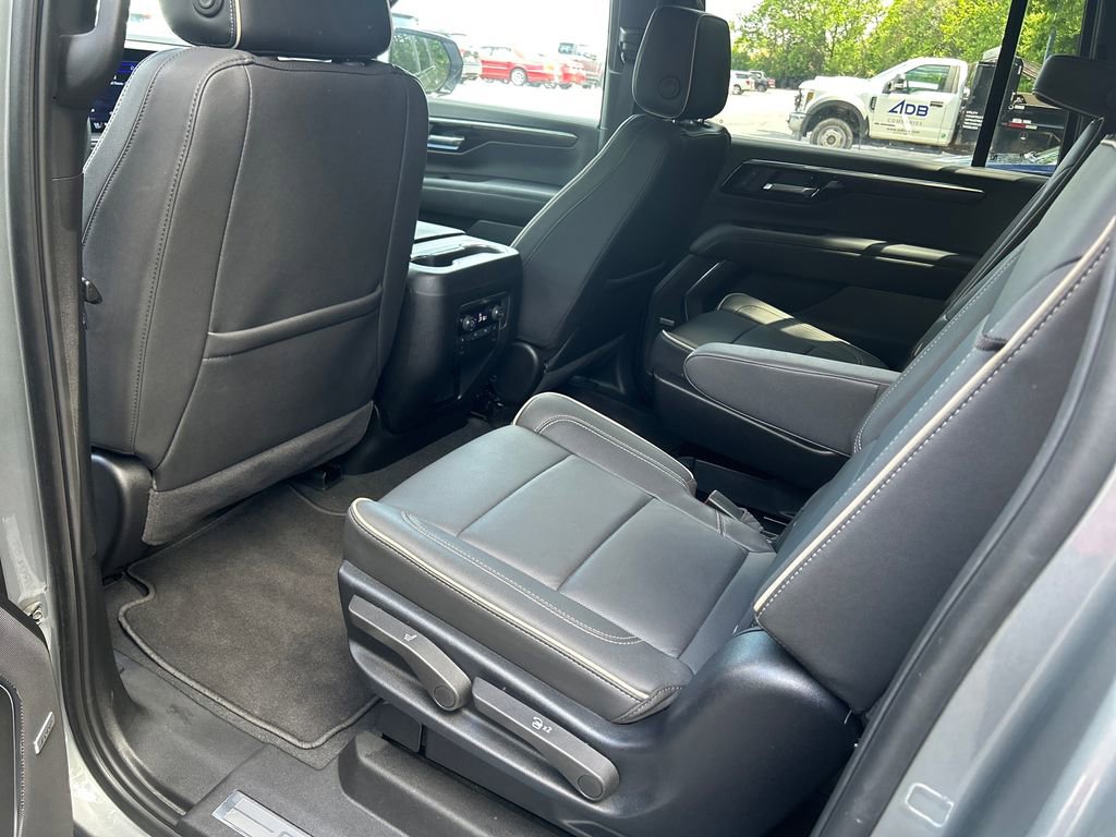 Used 2025 Chevrolet Suburban Premier RWD image 27