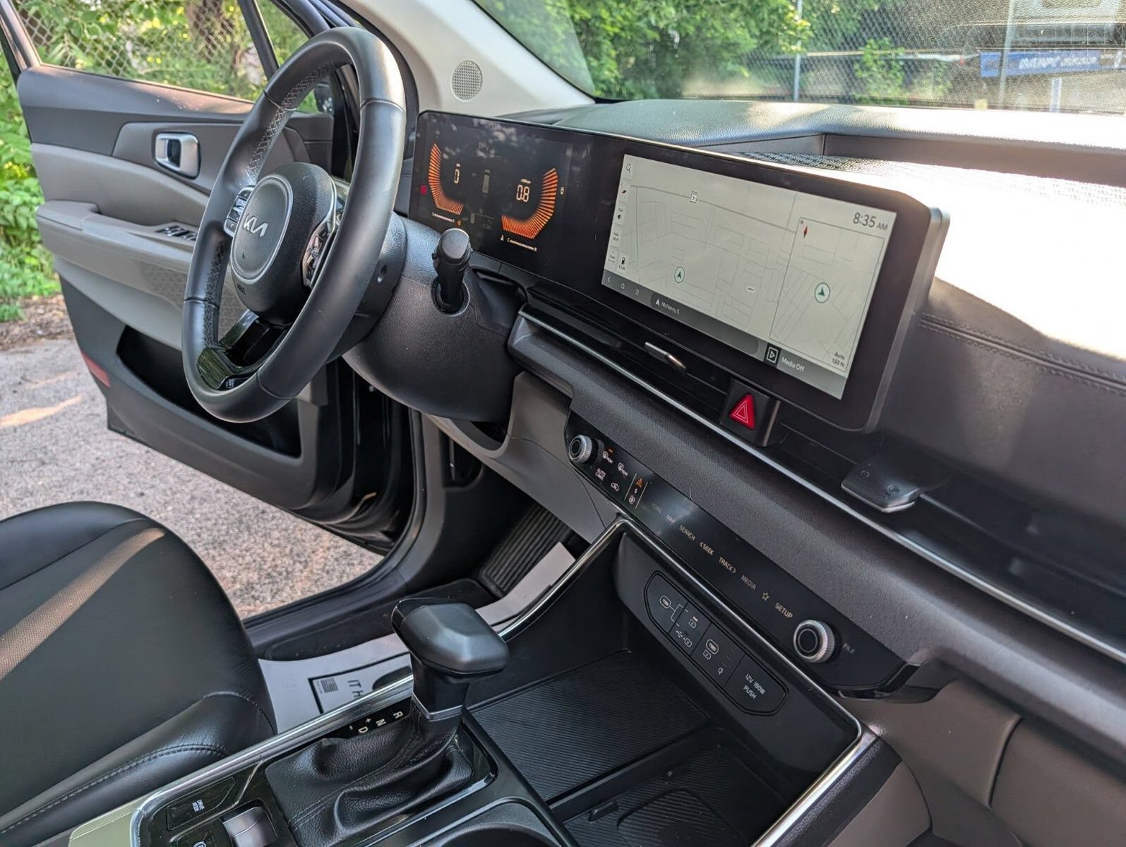Used 2025 Kia Carnival EX FWD image 24