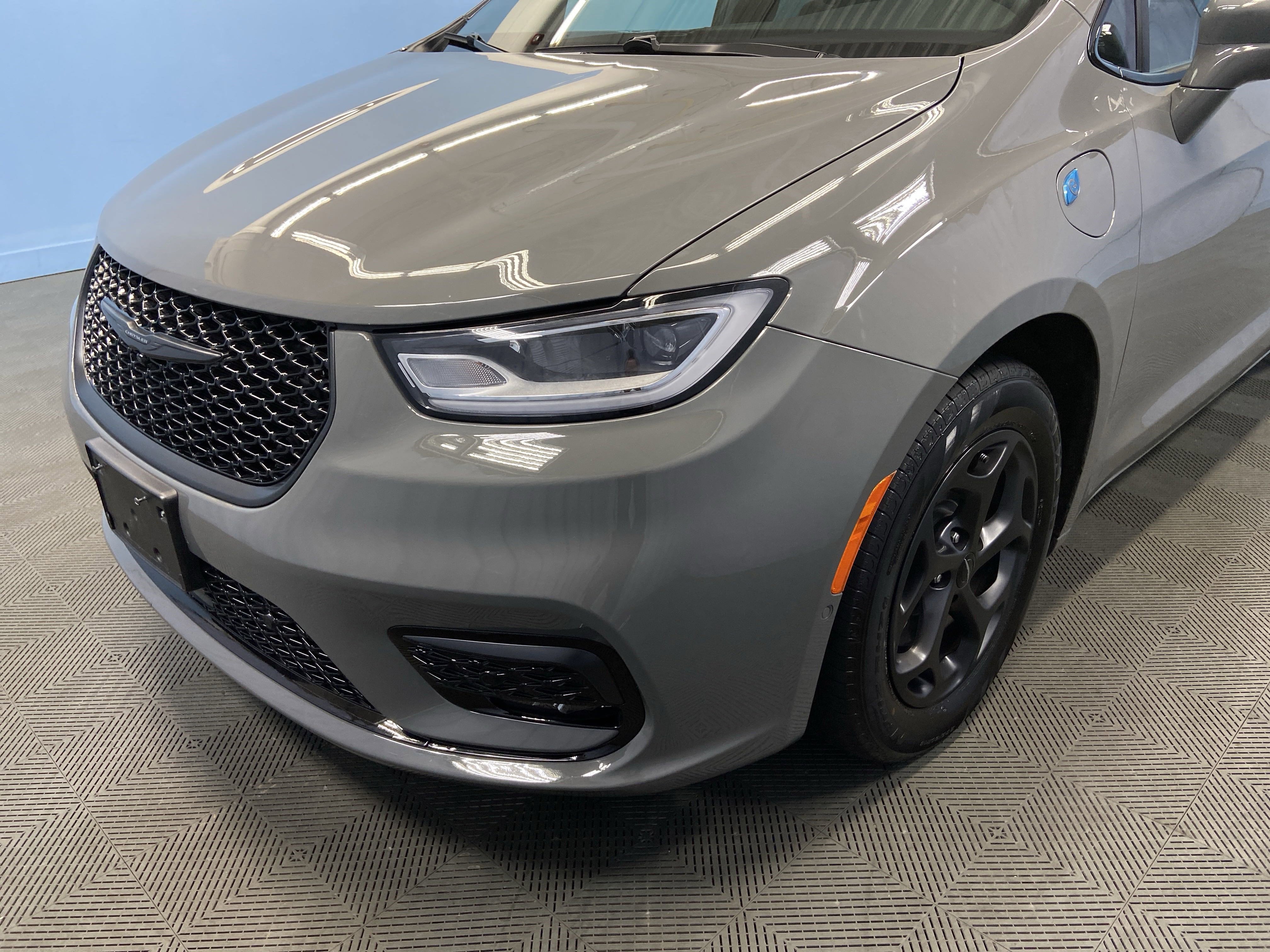 Used 2022 Chrysler Pacifica Limited w/ S Appearance Package image 56