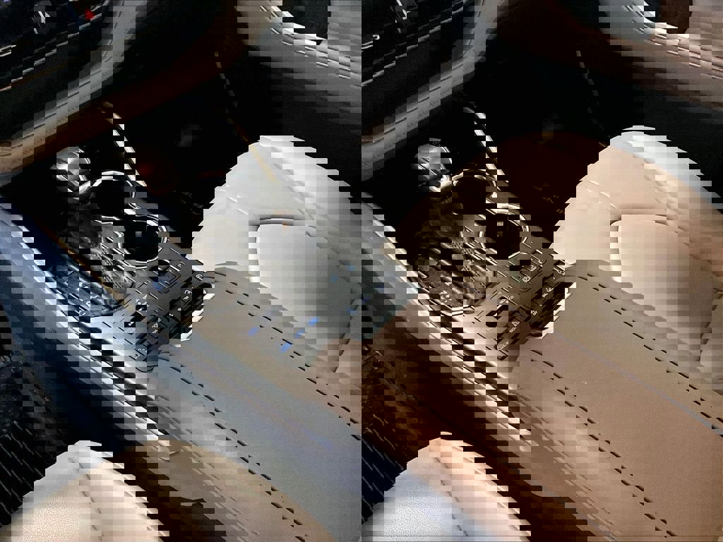 Used 2021 Toyota Highlander XLE image 21