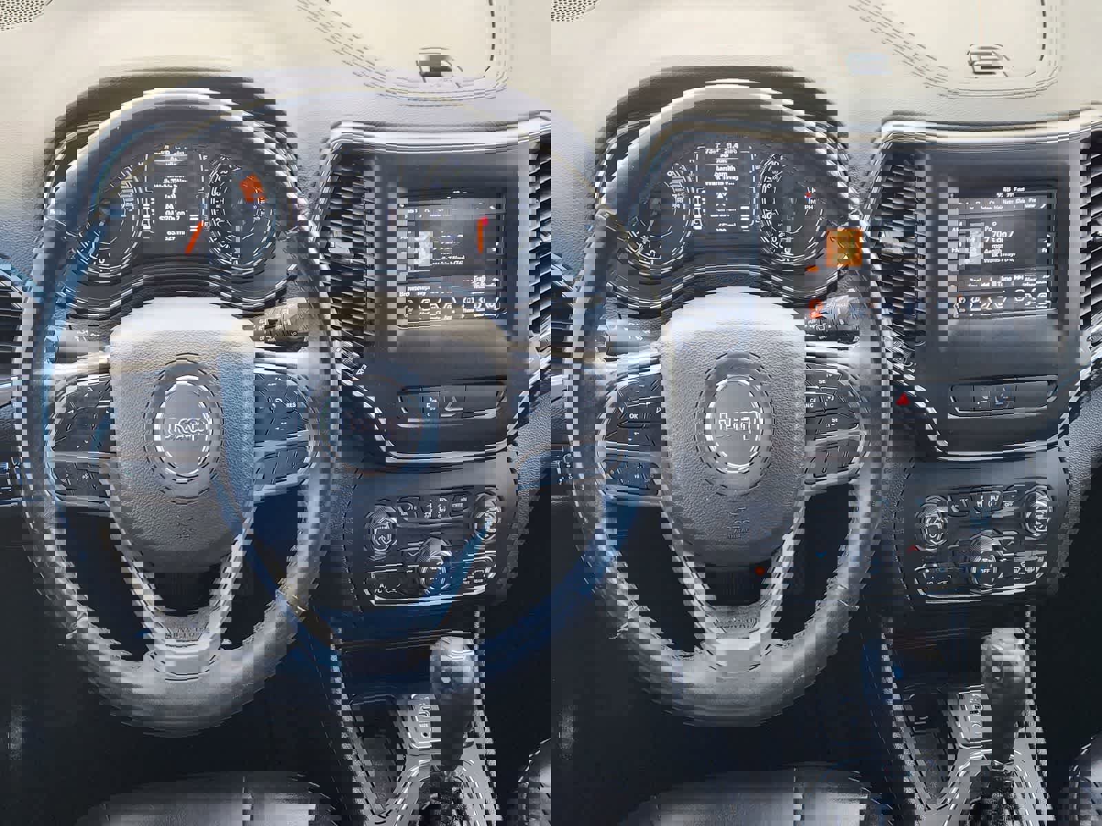 Used 2019 Jeep Cherokee Latitude Plus image 25