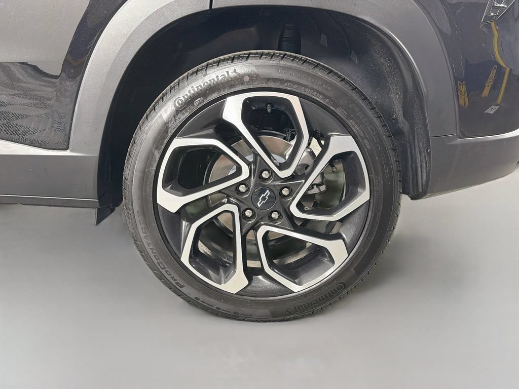 Used 2025 Chevrolet Trax RS w/ Sunroof Package FWD image 30