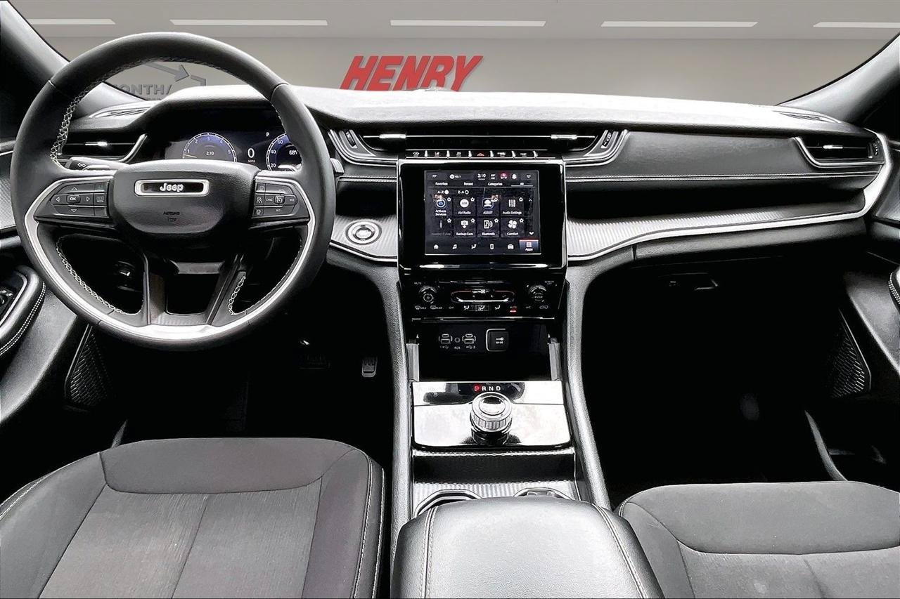 Used 2024 Jeep Grand Cherokee Laredo AWD/4WD image 7