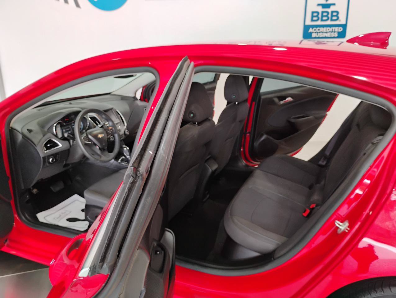 Used 2017 Chevrolet Cruze LT w/ Convenience Package FWD image 33