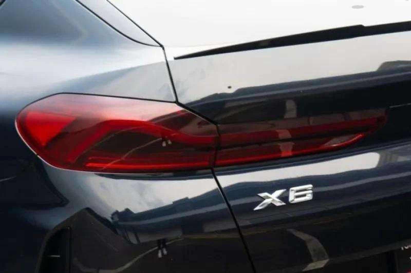 Used 2021 BMW X6 xDrive40i w/ M Sport Package image 19