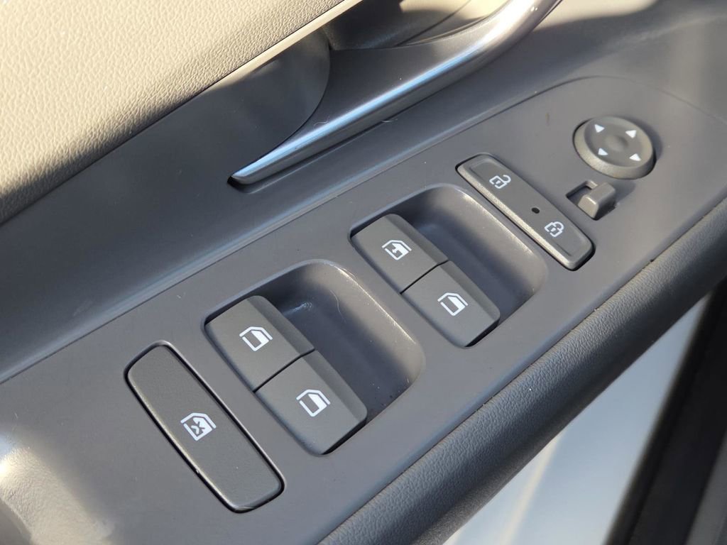 Used 2021 Hyundai Elantra SE image 29