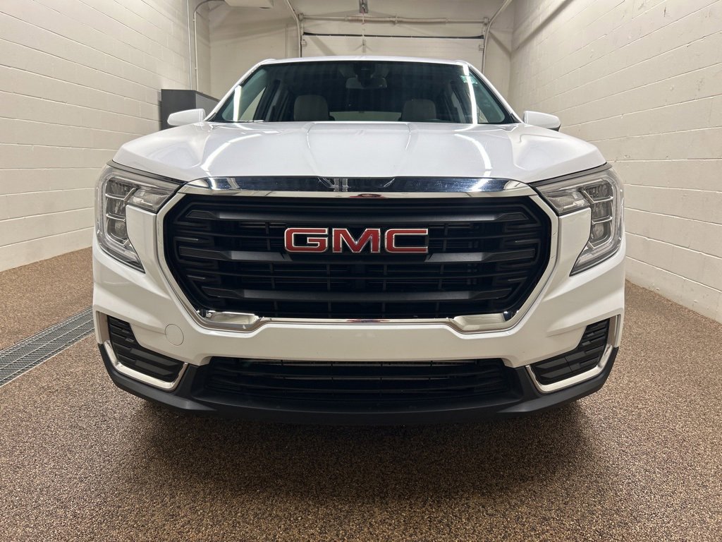 Used 2024 GMC Terrain SLE image 6