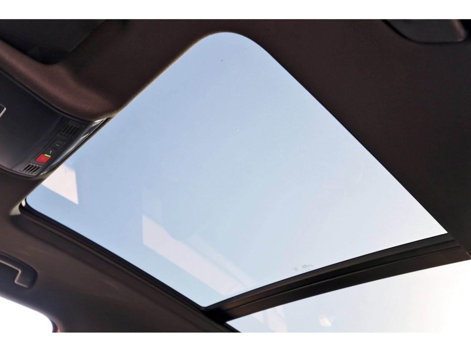 Used 2024 Volkswagen Tiguan SE R-Line w/ MDO Package, Three-Row image 32