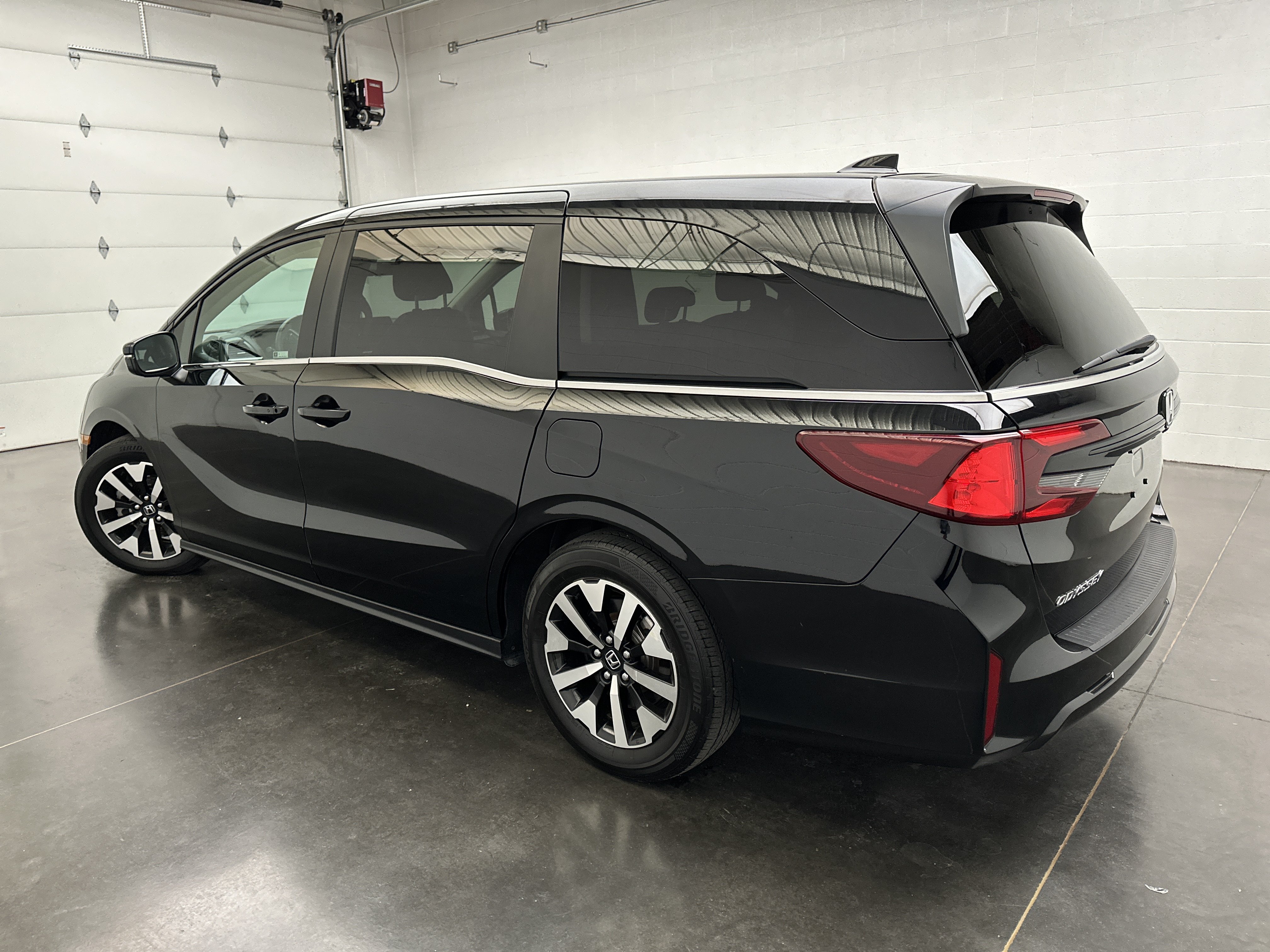 Used 2025 Honda Odyssey EX-L image 6