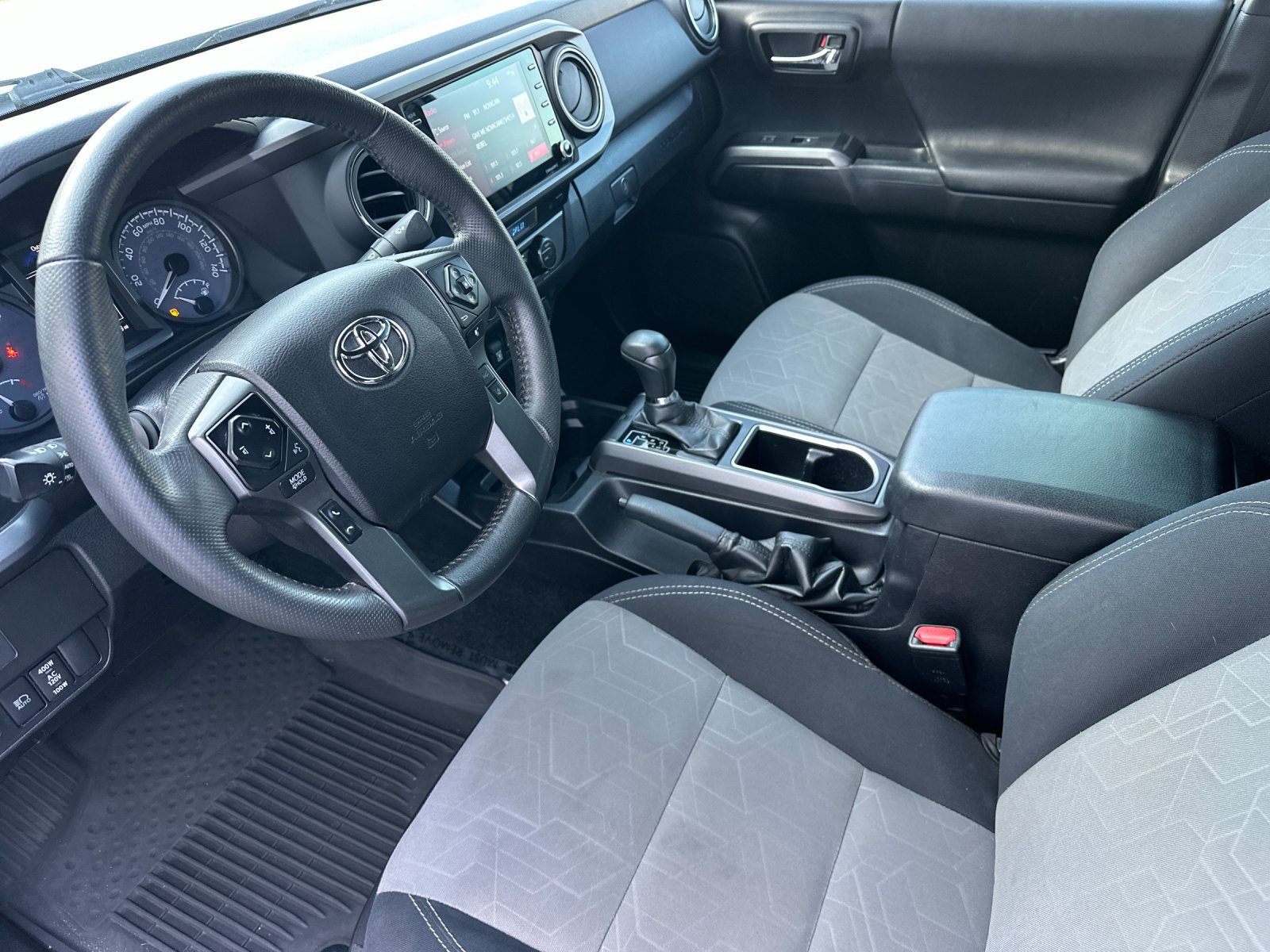Used 2021 Toyota Tacoma TRD Off-Road w/ Technology Package AWD/4WD image 10