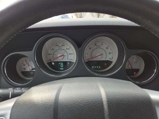 Used 2013 Dodge Challenger SXT image 29