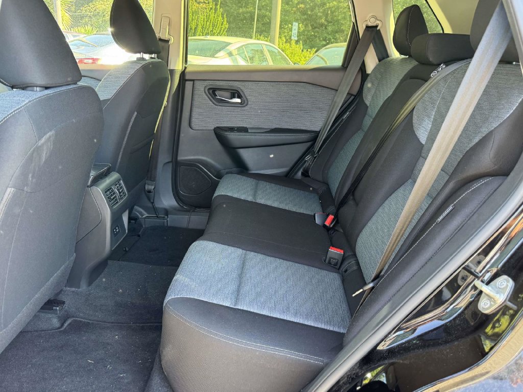 Used 2023 Nissan Rogue SV FWD image 18