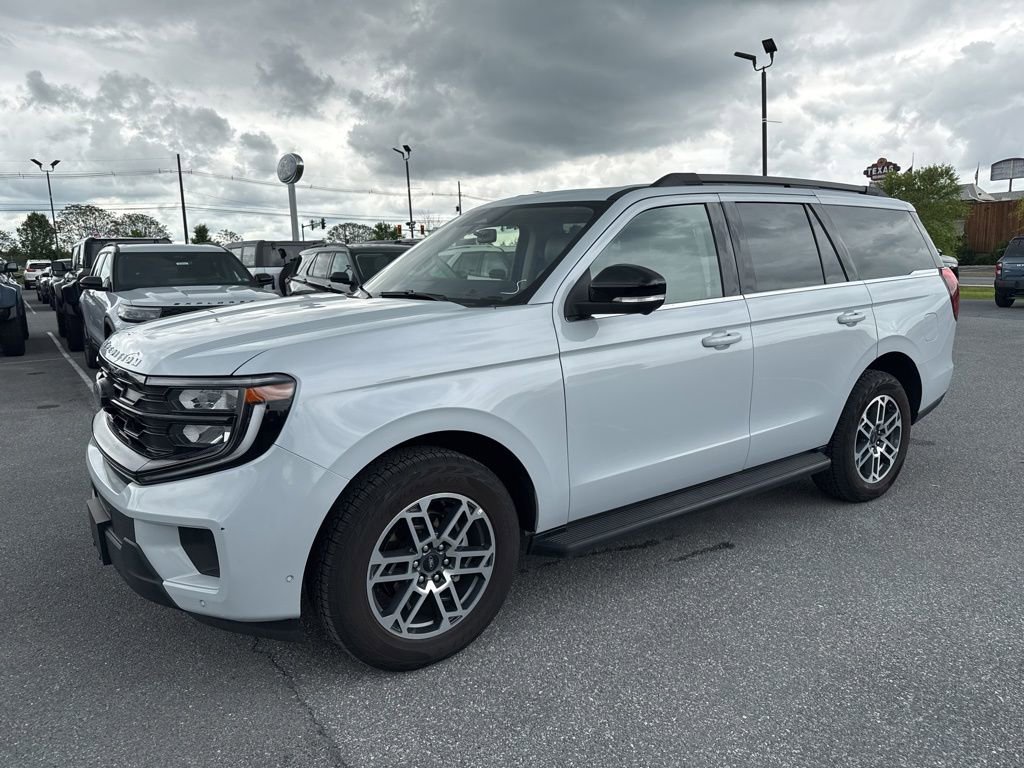 Certified 2025 Ford Expedition Active AWD/4WD image 2