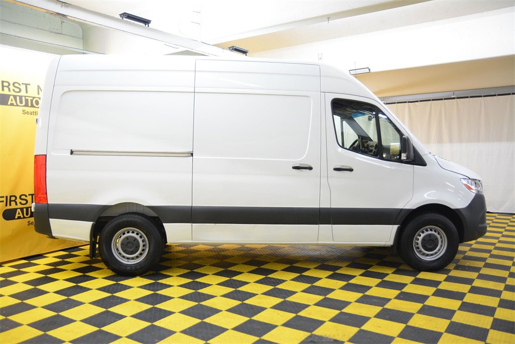 Used 2022 Mercedes-Benz Sprinter 144 Cargo image 11