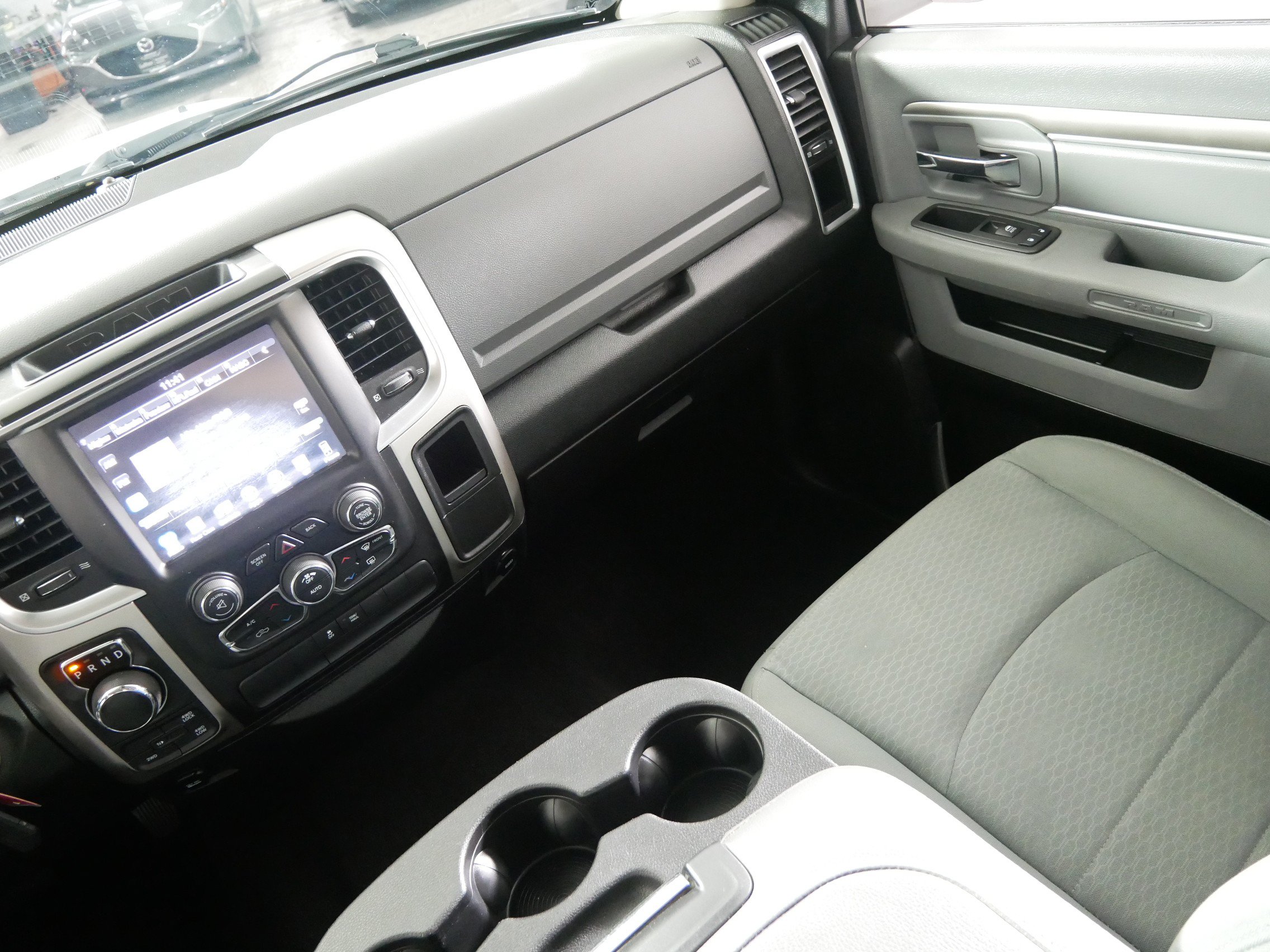 Used 2017 RAM 1500 Classic SLT w/ Luxury Group AWD/4WD image 11